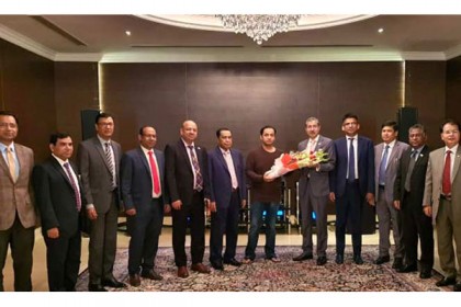 ঢাকা ব্যাংকের এমডিকে বসুন্ধরা গ্রুপের শুভেচ্ছা