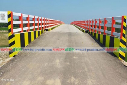 হালুয়াঘাটে ২ উপজেলার সংযোগ সেতুর উদ্বোধন 