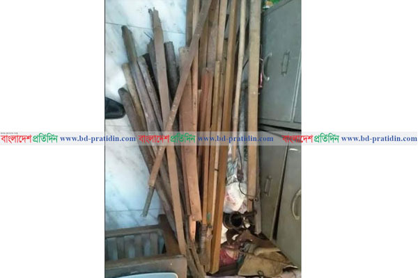 চবির হল থেকে দেশীয় অস্ত্র উদ্ধার