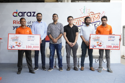 সেরা ডেলিভারিম্যানদের লাখ টাকায় পুরস্কৃত করল দারাজ 
