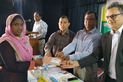 রাজশাহীর ২৯ মেধাবী শিক্ষার্থী পেলেন ‘বঙ্গবন্ধু উচ্চশিক্ষা বৃত্তি’ 