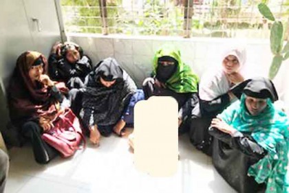 লাকসামে ৬ নারী ছিনতাইকারী আটক