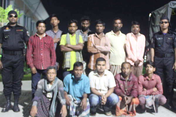 জুয়ার আসরে র‌্যাবের অভিযান, আটক ১২