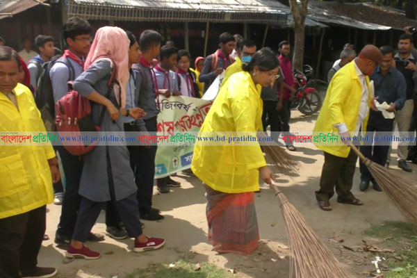 মুজিববর্ষ উপলক্ষে পঞ্চগড়ে বিশেষ পরিস্কার-পরিছন্নতা অভিযান 
