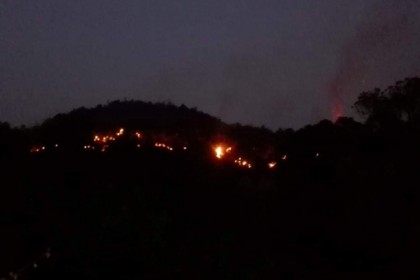 ৯ লাখ টাকা জরিমানার পরও চবির পাহাড়ে আগুন
