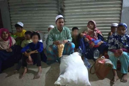 মোংলায় নারী ও শিশুসহ ১২ রোহিঙ্গা আটক 