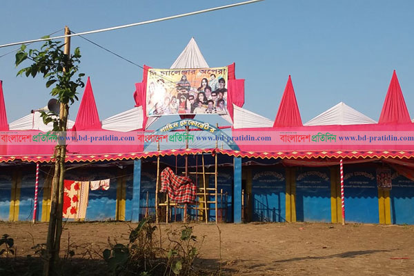 ঠাকুরগাঁওয়ে চলছে মেলার নামে অশ্লীল নৃত্য