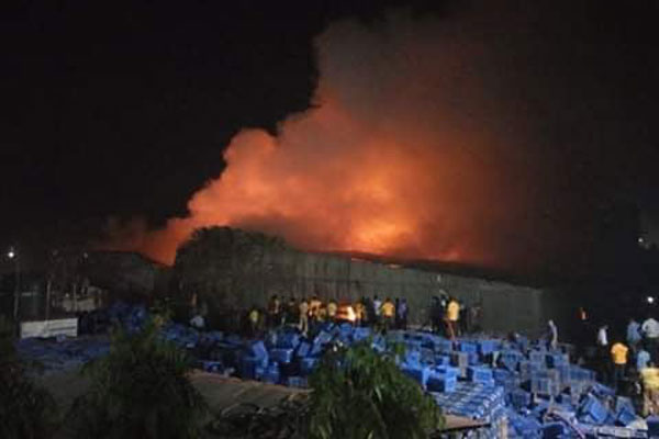 নরসিংদীর ঘোড়াশালে কারখানায় ভয়াবহ অগ্নিকাণ্ড
