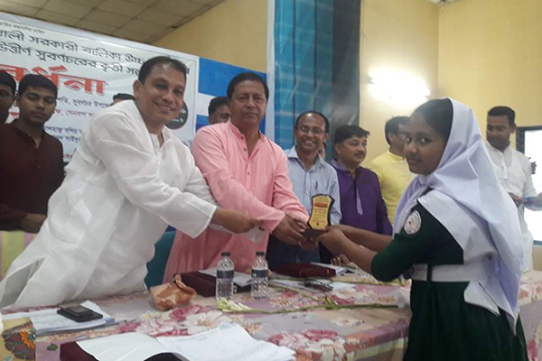 নোয়াখালীতে ভর্তি পরীক্ষায় কৃতি শিক্ষার্থীদের সংবর্ধনা