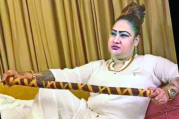 পাপিয়াকাণ্ডে জড়িত থেকেও রেহাই পাচ্ছেন তারা