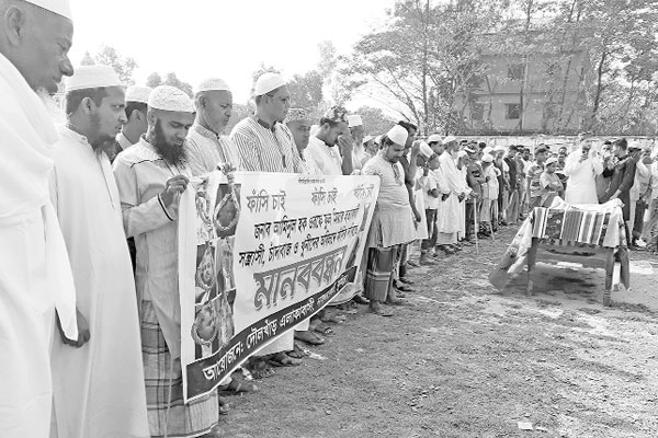 খুনিদের বিচার দাবিতে কফিন নিয়ে মানববন্ধন