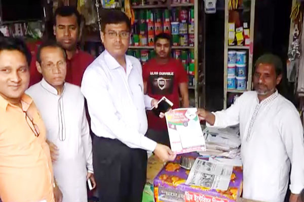 কুষ্টিয়ায় করোনা প্রতিরোধে লিফলেট  বিতরণ
