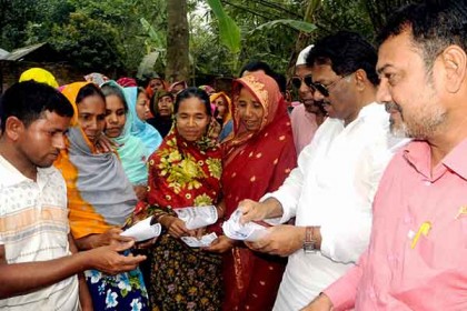 ভোট বিমুখ করতেই দেশে করোনা আতঙ্ক ছড়ানো হচ্ছে : দুলু 