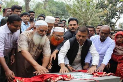 বাগাতিপাড়ায় ইউনিয়ন পরিষদ ভবন ও পাকা রাস্তা নির্মাণ কাজের উদ্বোধন