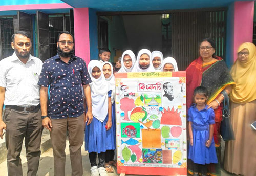 দেয়ালিকা প্রদর্শনীতে বঙ্গবন্ধুর বর্ণাঢ্য জীবন তুলে ধরল ক্ষুদে শিক্ষার্থীরা 