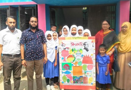 দেয়ালিকা প্রদর্শনীতে বঙ্গবন্ধুর বর্ণাঢ্য জীবন তুলে ধরল ক্ষুদে শিক্ষার্থীরা 