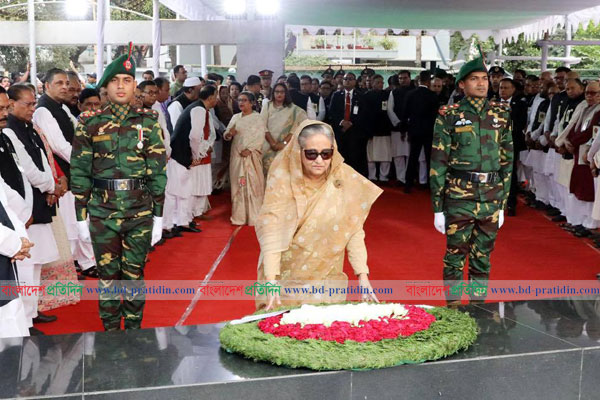 মুজিববর্ষে বঙ্গবন্ধুর প্রতিকৃতিতে প্রধানমন্ত্রীর শ্রদ্ধা