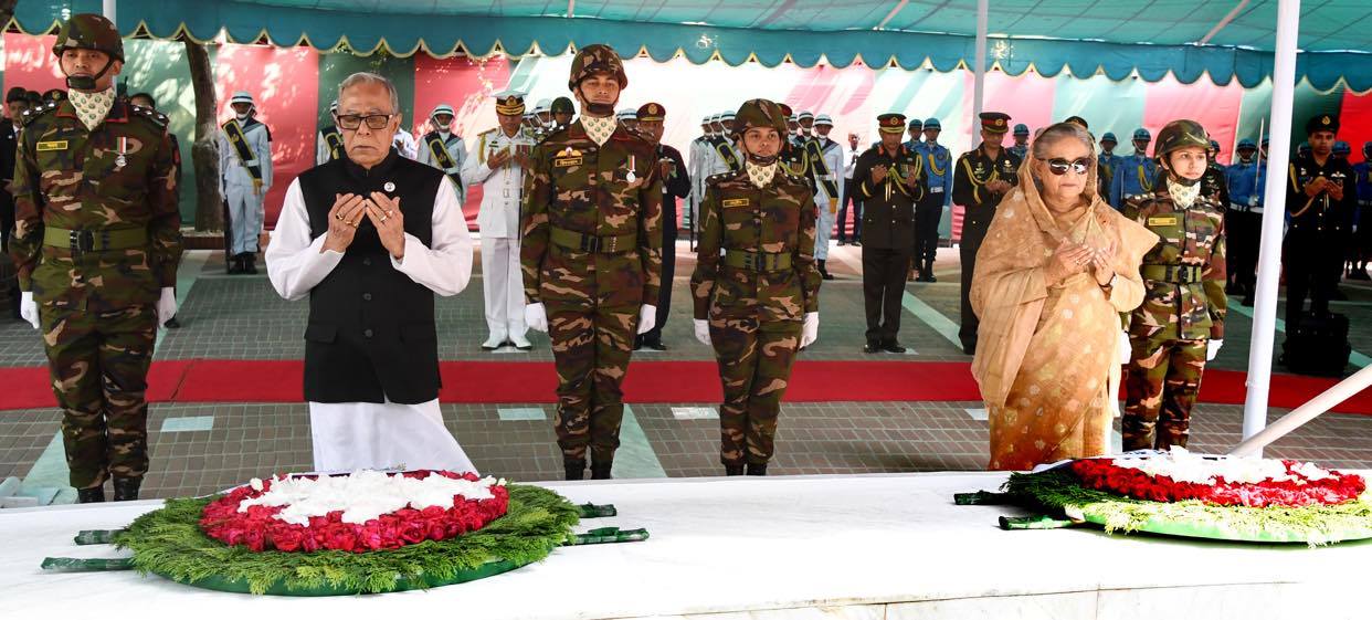 বঙ্গবন্ধুর সমাধিতে রাষ্ট্রপতি-প্রধানমন্ত্রীর শ্রদ্ধা