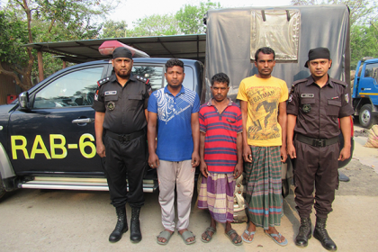 চুয়াডাঙ্গায় পিকআপ বোঝাই ফেনসিডিলসহ তিনজন আটক