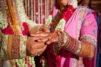 
ফ্রান্স থেকে ফিরেই বিয়ে, বর-কনেসহ বাড়ির সবাই কোয়ারেন্টাইনে 