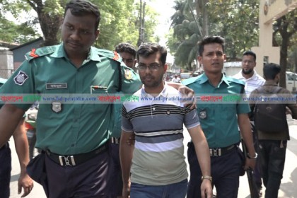 
নিষেধাজ্ঞা অমান্য করায় বরিশালে 
কোচিং সেন্টার ম্যানেজারকে কারাদণ্ড