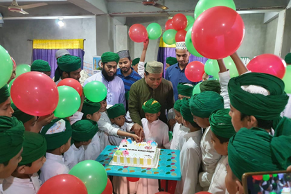 মুজিববর্ষে কুমিল্লায় এতিম শিশুদের মাঝে কেক ও রঙিন বেলুন  