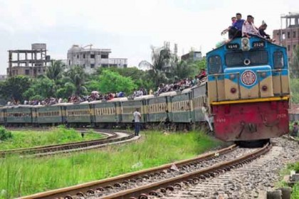করোনার ঝুঁকিতে ট্রেন যাত্রীরাও 