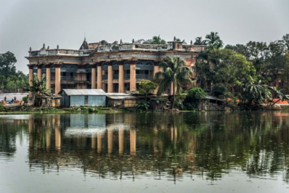 করোনার কারণে পুঠিয়া রাজবাড়িতে ভ্রমণে নিষেধাজ্ঞা