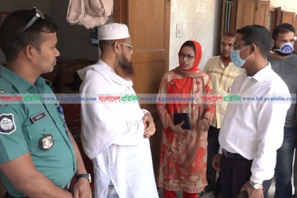
করোনা সংক্রমণ এড়াতে জনসমাগম রোধে বরিশালে
 ভ্রাম্যমাণ আদালতের অভিযান