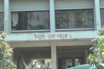 কোচিং সেন্টার চালু রাখার দায়ে শিবচরে ২ শিক্ষক আটক 