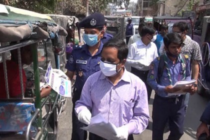 ফরিদপুরে করোনা সচেতনতার প্রচারণায় রাস্তায় ডিসি-এসপি