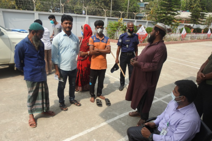 মুন্সীগঞ্জে প্রবাসী দুই যুবককে জরিমানা 