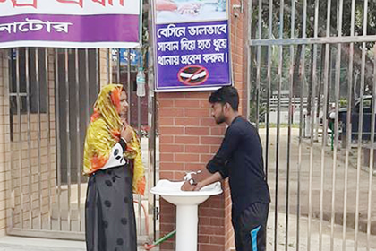 করোনা সচেতনতায় থানার মূল ফটকে বেসিন-হ্যান্ডওয়াস