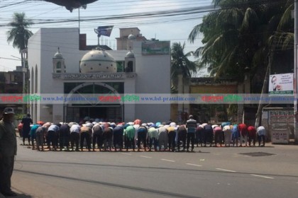 
বরিশালে জুমার খুৎবায় করোনা নিয়ে সতর্কবার্তা