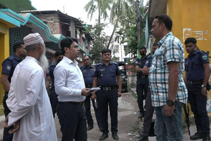 নাটোরে করোনা মোকাবেলায় প্রশাসনের নজরদারী