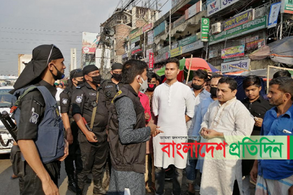 জনসমাগম রোধে শিমরাইল মোড়ে র‌্যাব