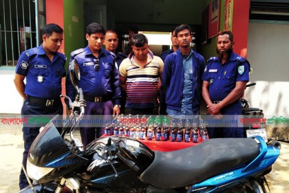 দিনাজপুরে ফেনসিডিলসহ গণধর্ষণ মামলার আসামি ও নারীসহ আটক ৩