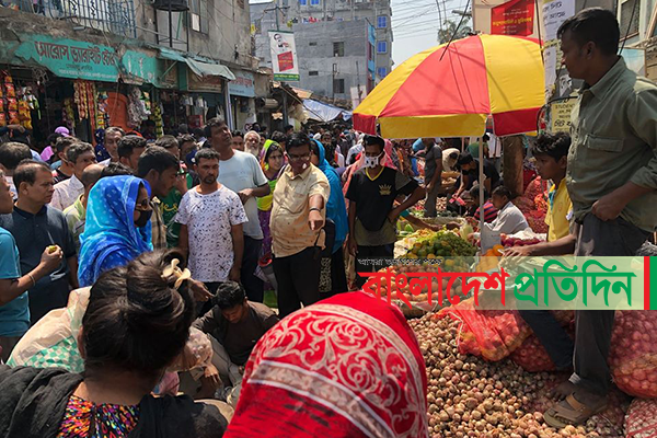 রাজশাহীতে ভ্রাম্যমাণ আদালতের অভিযান, প্রতিবাদে বাজার বন্ধ ঘোষণা