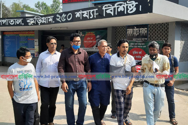 নির্যাতনের বিচার চেয়ে হাসপাতাল ছাড়লেন সাংবাদিক আরিফুল 