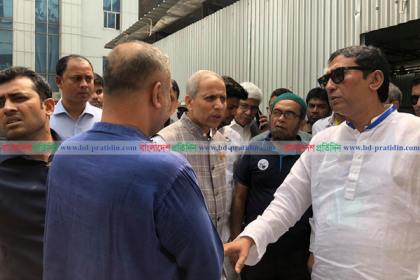 হাতের ফিঙ্গার না মেলায় বিপাকে আওয়ামী লীগ প্রার্থী
