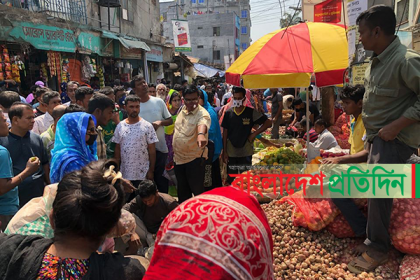 রাজশাহীতে ভ্রাম্যমাণ আদালতের অভিযান, প্রতিবাদে বাজার বন্ধ ঘোষণা