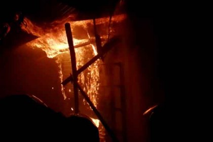 ঠাকুরগাঁওয়ে অগ্নিকাণ্ডে ৪টি দোকান পুড়ে ছাই
