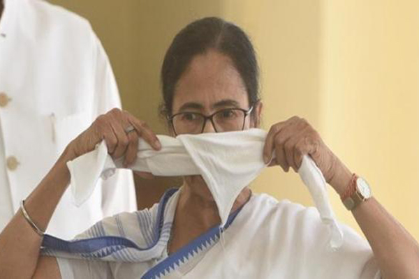 করোনা থেকে বাঁচতে যা করছেন মমতা