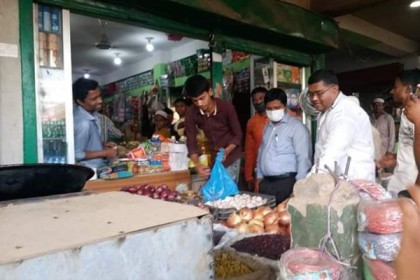 টেকনাফে উচ্চমূল্যে পণ্য বিক্রি বিভিন্ন প্রতিষ্ঠানকে জরিমানা