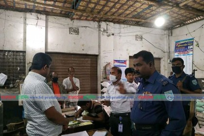গাইবান্ধায় বেশি দামে চাল বিক্রির দায়ে জরিমানা