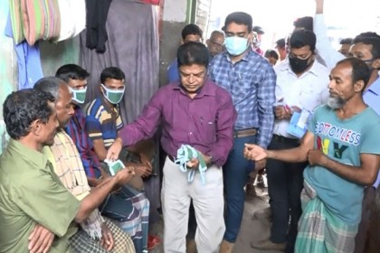 কুড়িগ্রামে করোনা প্রতিরোধে সাবান, মাস্ক ও লিফলেট বিতরণ
