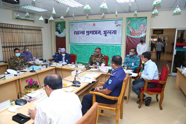 খুলনায় সামাজিক দূরত্ব নিশ্চিত করতে মাঠে সেনাবাহিনী