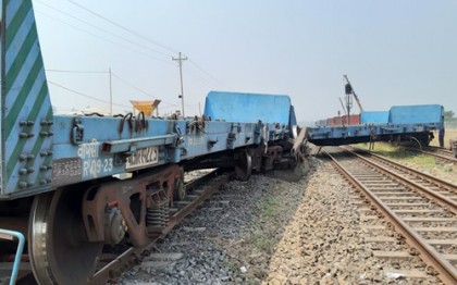 ঢাকার সঙ্গে উত্তরাঞ্চলের ট্রেন যোগাযোগ বন্ধ 