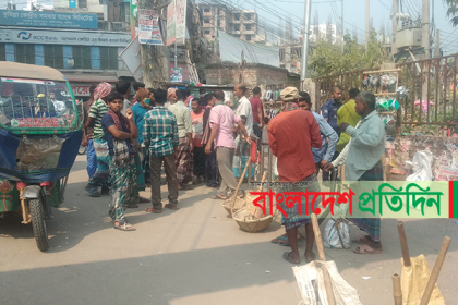 কুমিল্লা নগরীতে জীবিকার আশায় নিম্ন আয়ের মানুষ