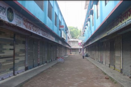 চুয়াডাঙ্গায় ব্যবসায়ীদের উদ্যোগে মার্কেট লকডাউনে